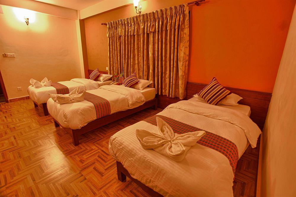 Hotel Crystal Palace Pokhara Eksteriør billede