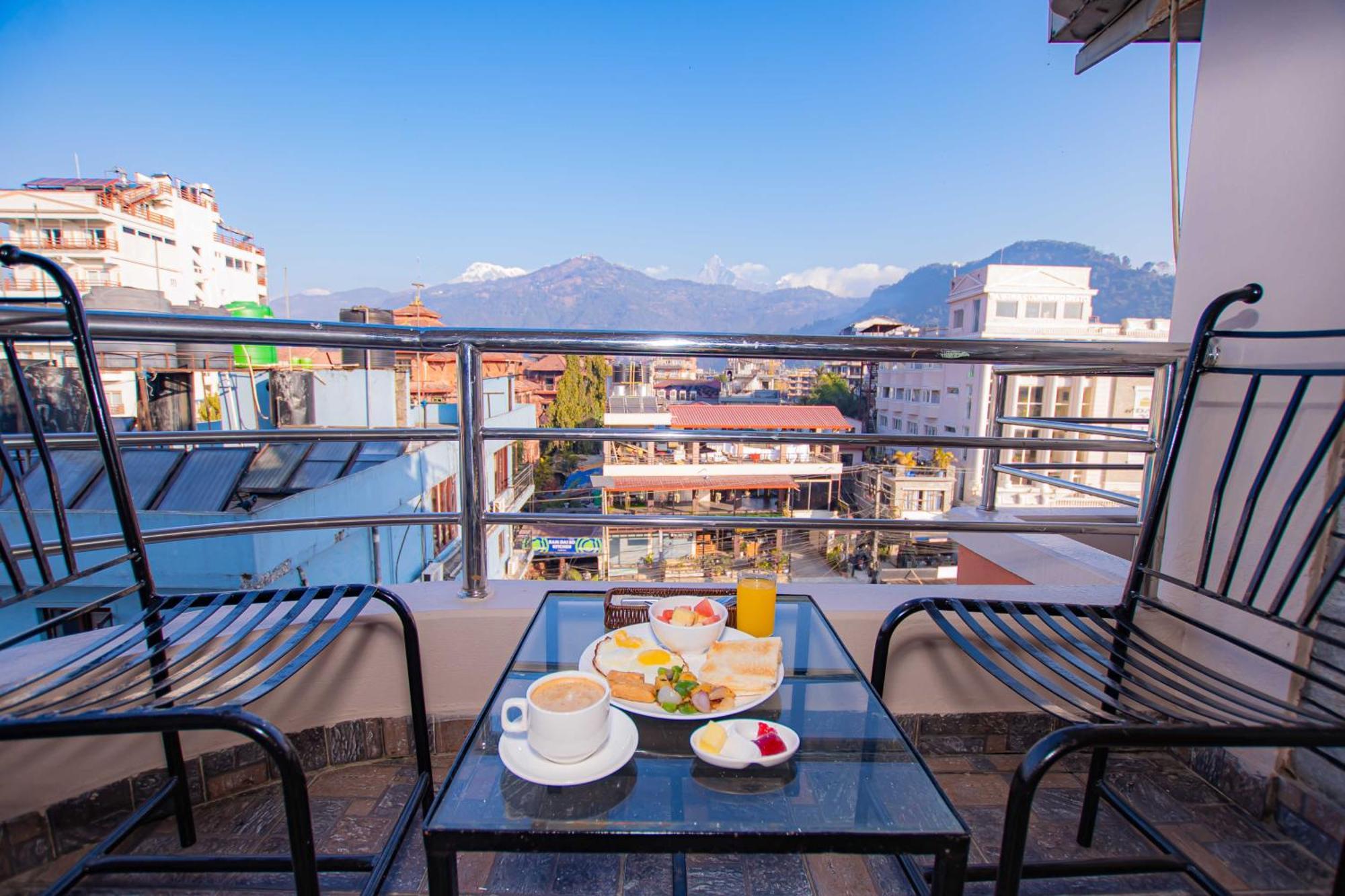 Hotel Crystal Palace Pokhara Eksteriør billede
