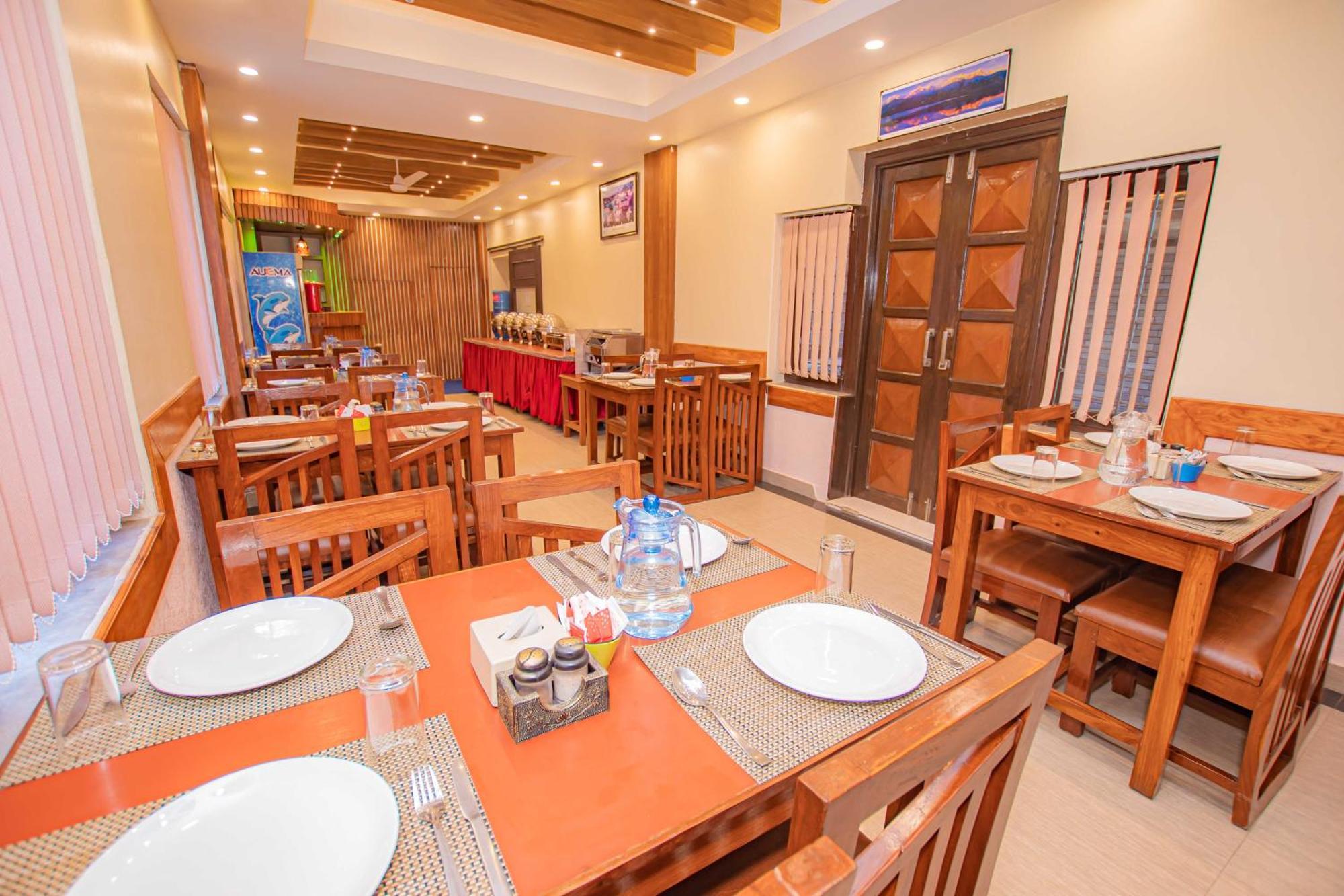 Hotel Crystal Palace Pokhara Eksteriør billede