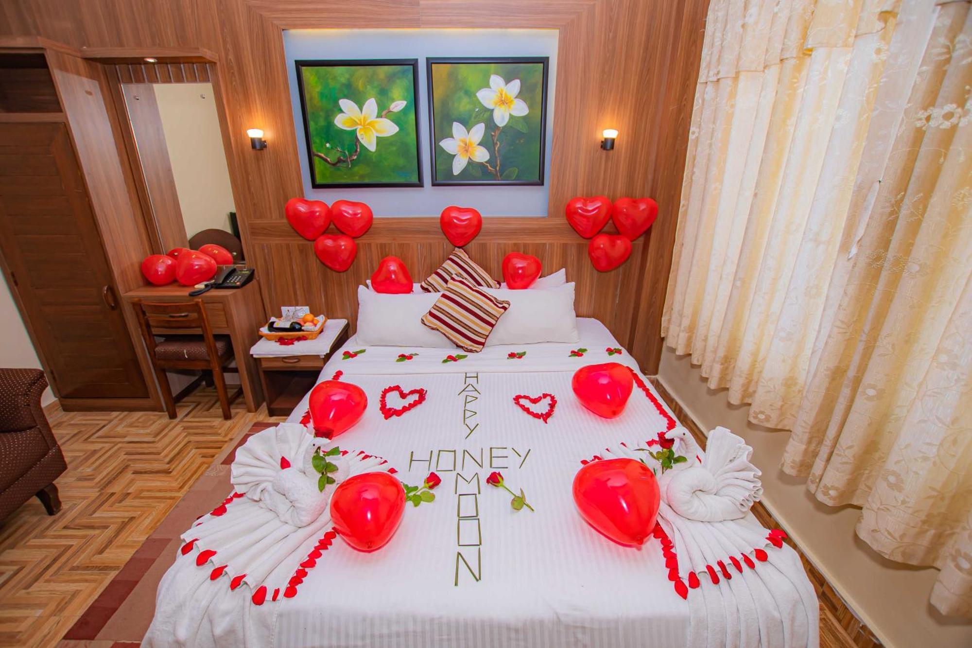 Hotel Crystal Palace Pokhara Eksteriør billede