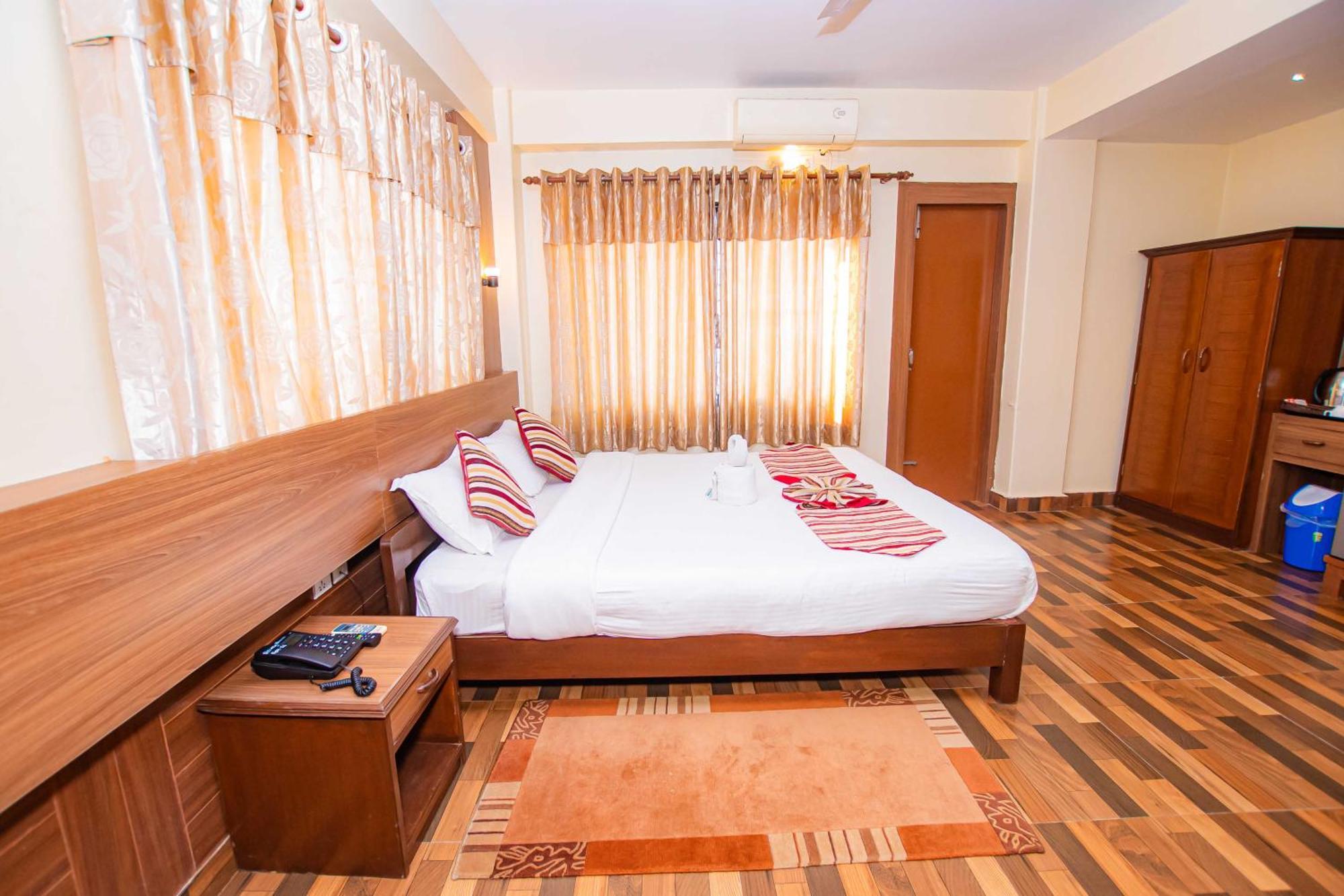 Hotel Crystal Palace Pokhara Eksteriør billede