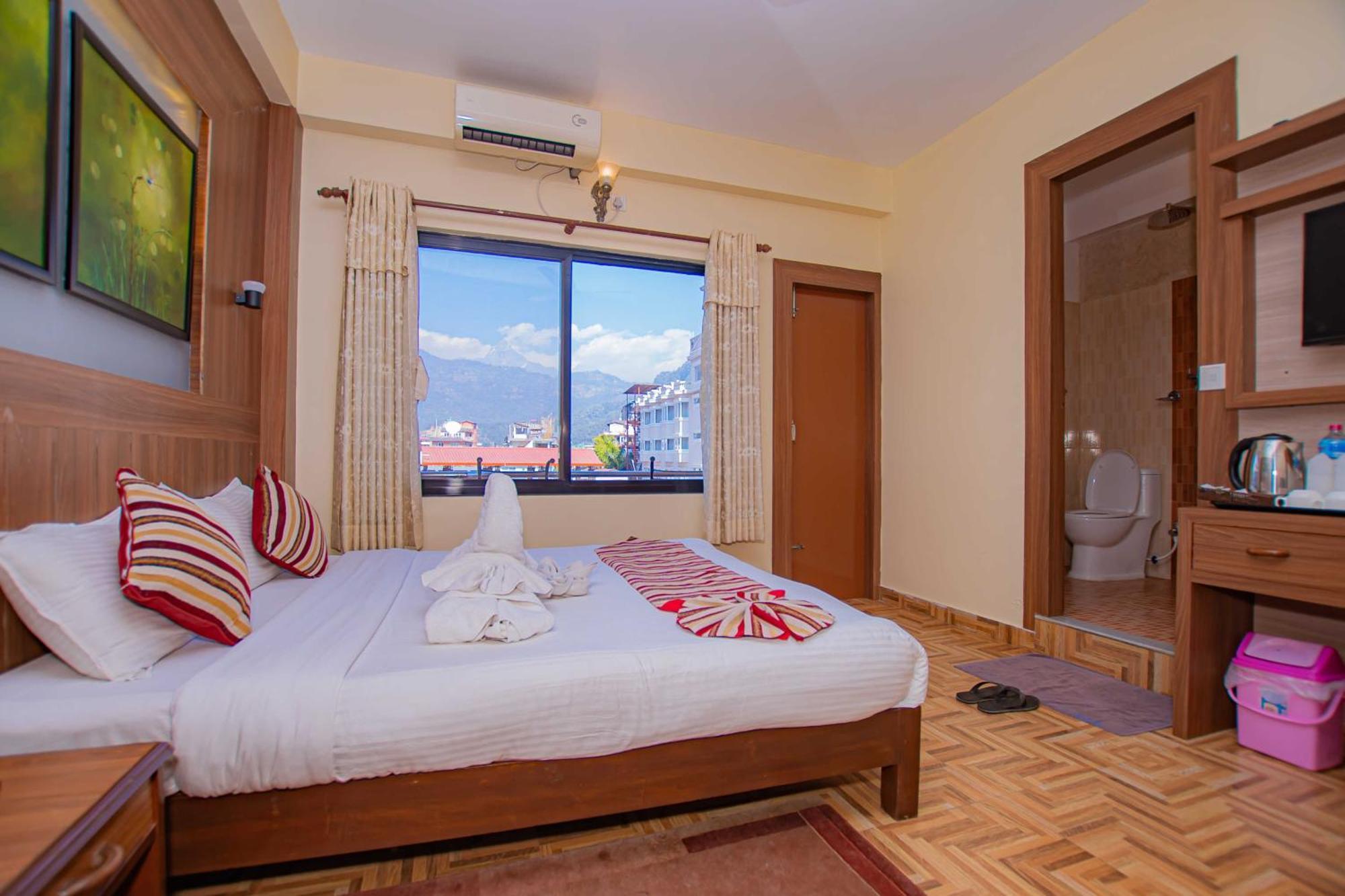 Hotel Crystal Palace Pokhara Eksteriør billede