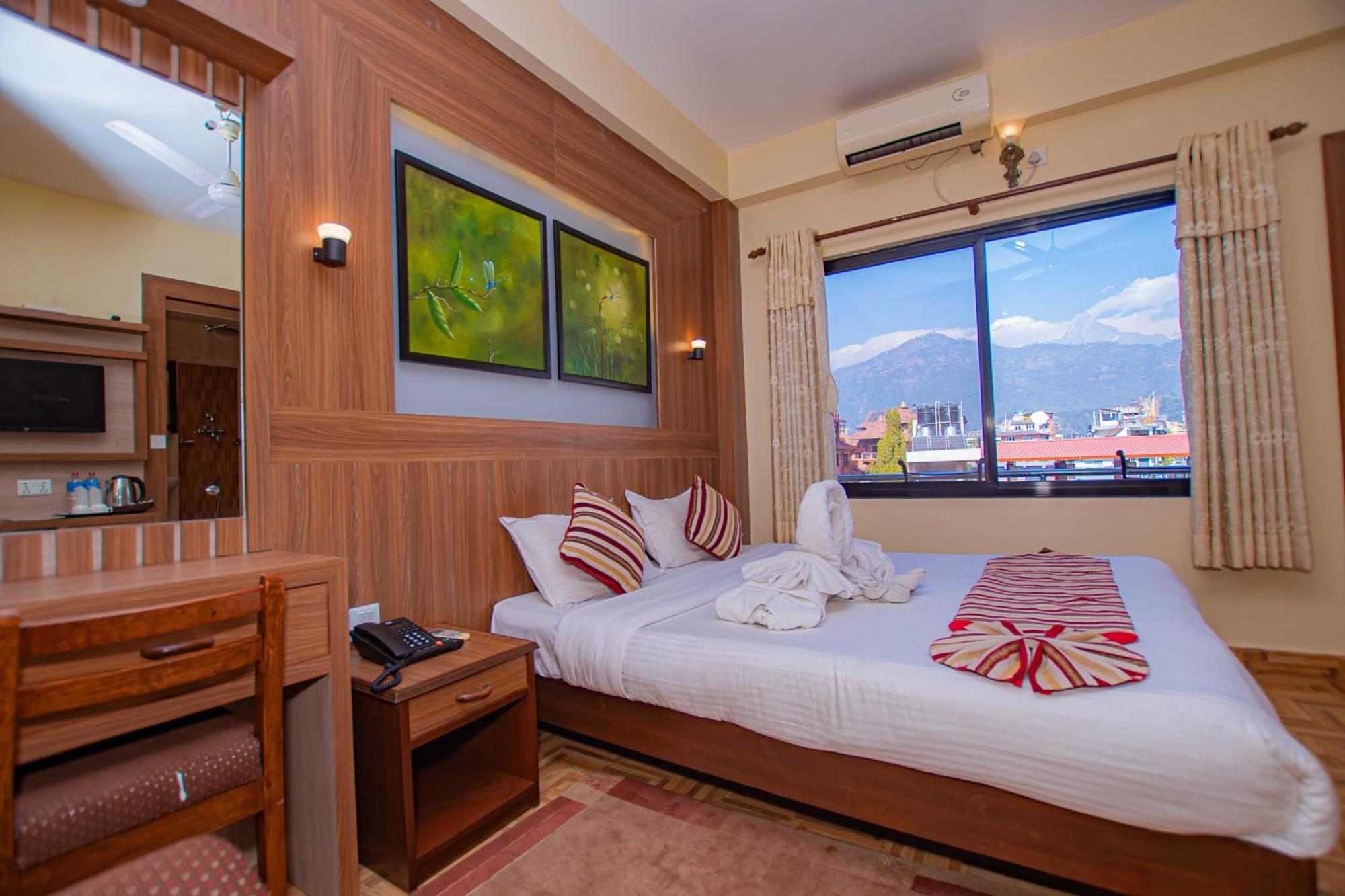 Hotel Crystal Palace Pokhara Eksteriør billede