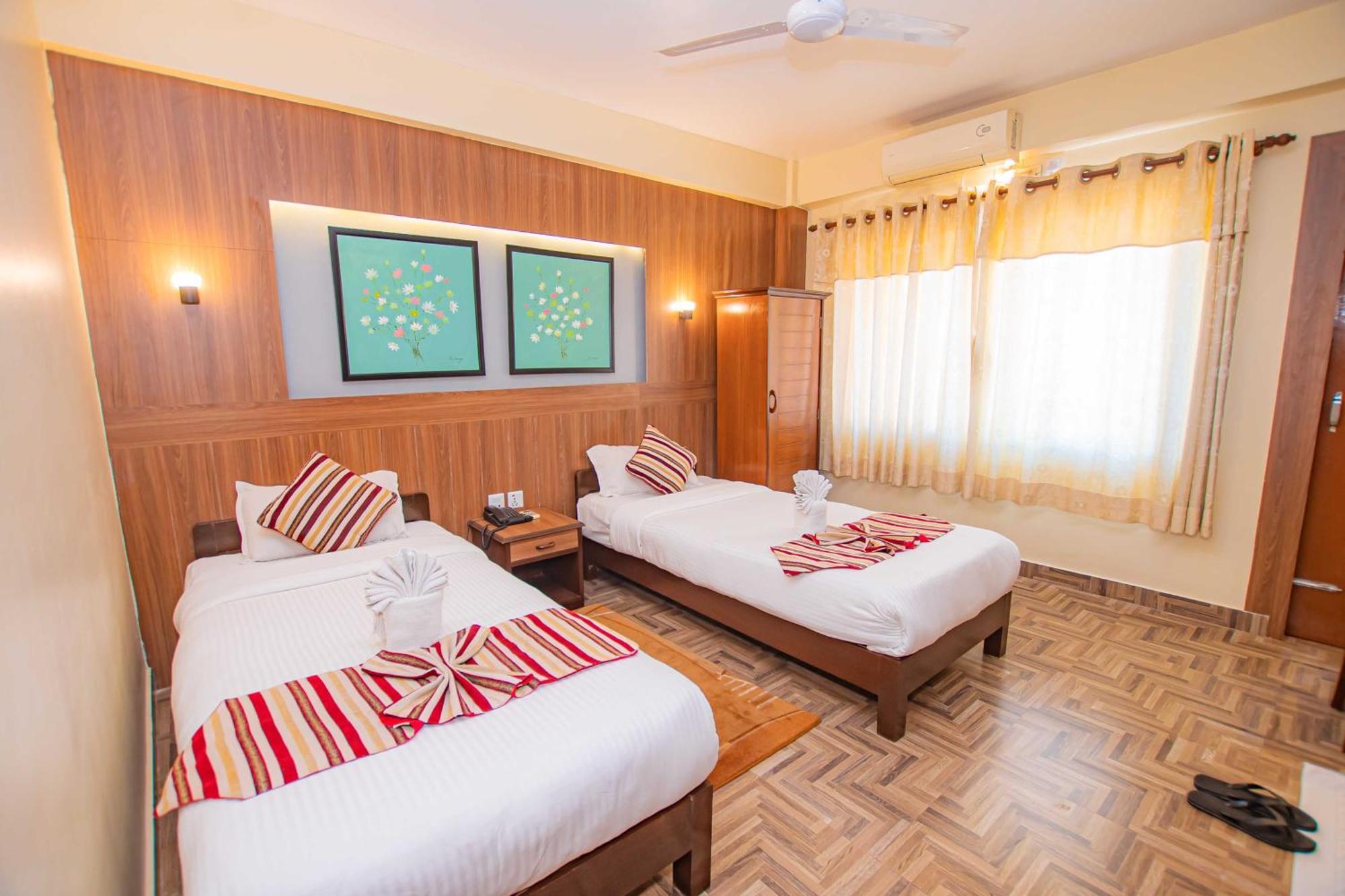 Hotel Crystal Palace Pokhara Eksteriør billede