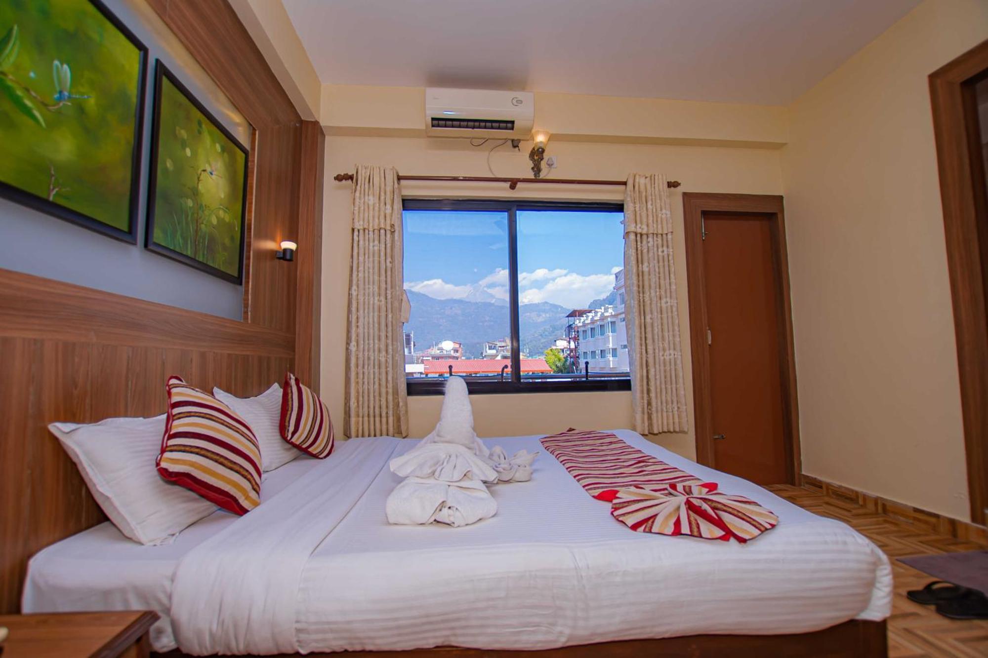 Hotel Crystal Palace Pokhara Eksteriør billede