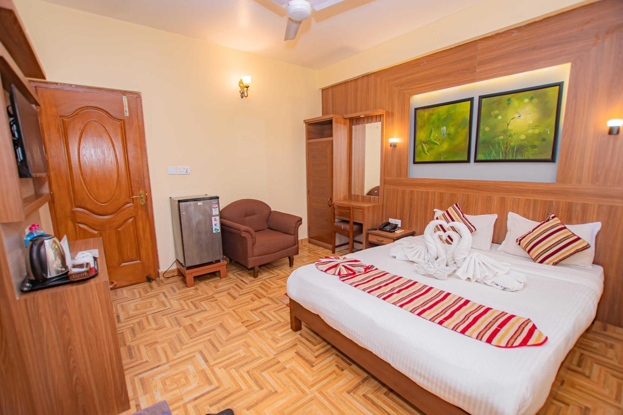 Hotel Crystal Palace Pokhara Eksteriør billede