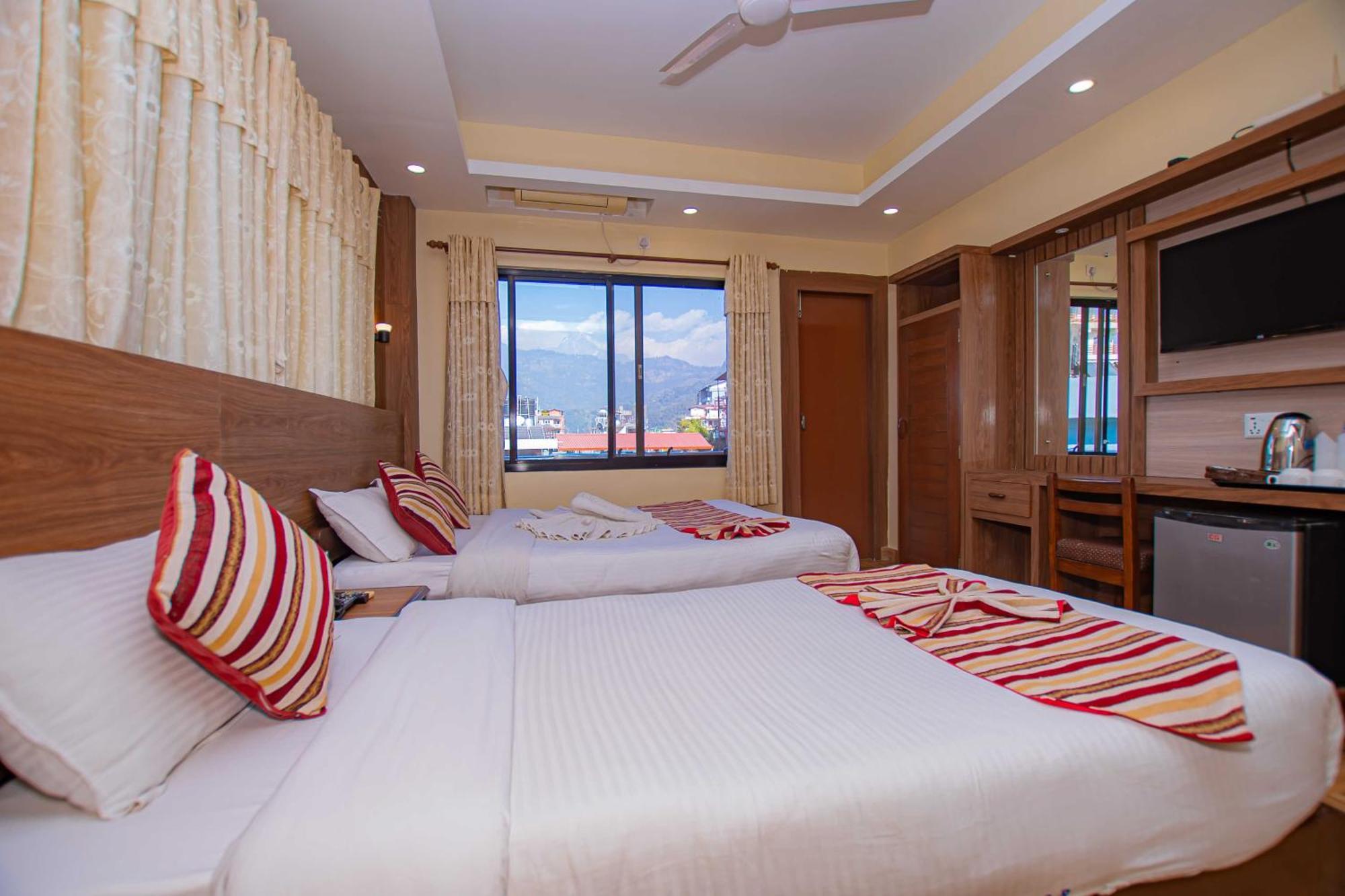 Hotel Crystal Palace Pokhara Eksteriør billede