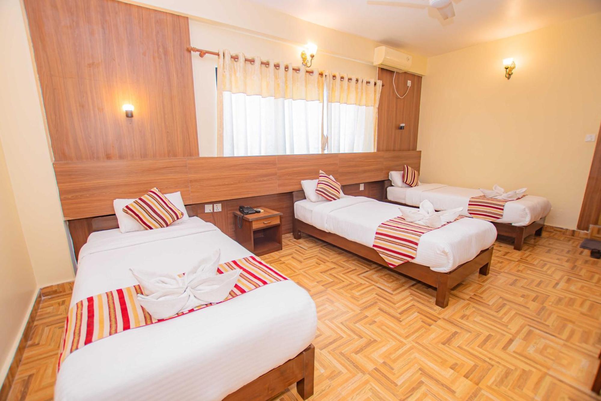 Hotel Crystal Palace Pokhara Eksteriør billede