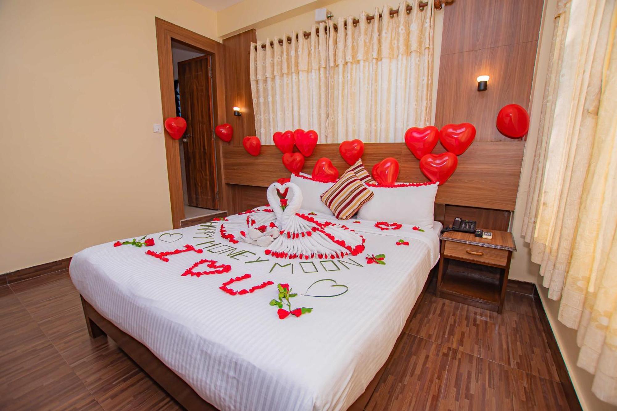 Hotel Crystal Palace Pokhara Eksteriør billede