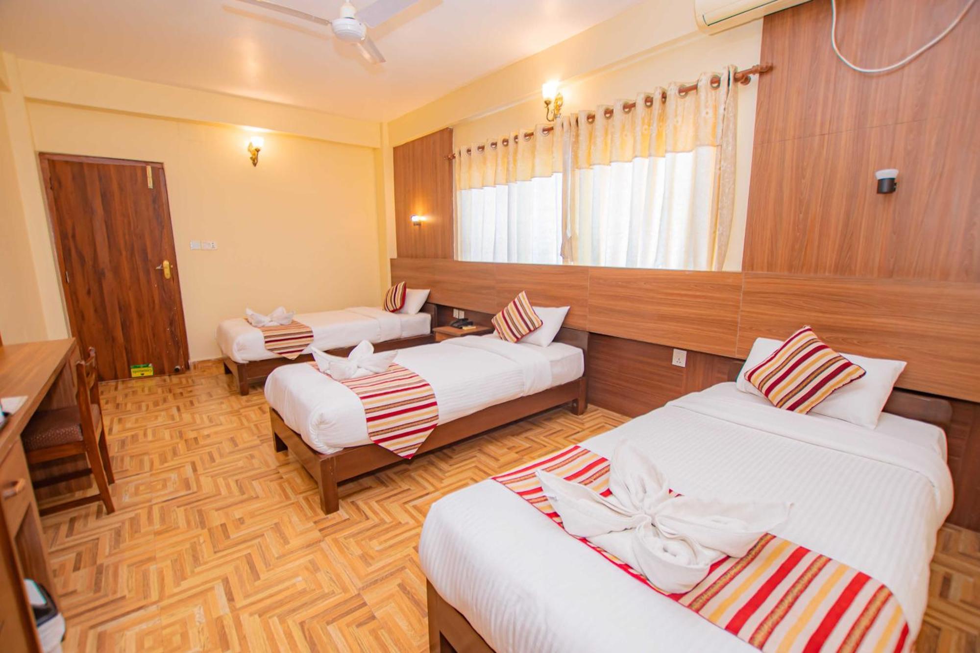 Hotel Crystal Palace Pokhara Eksteriør billede