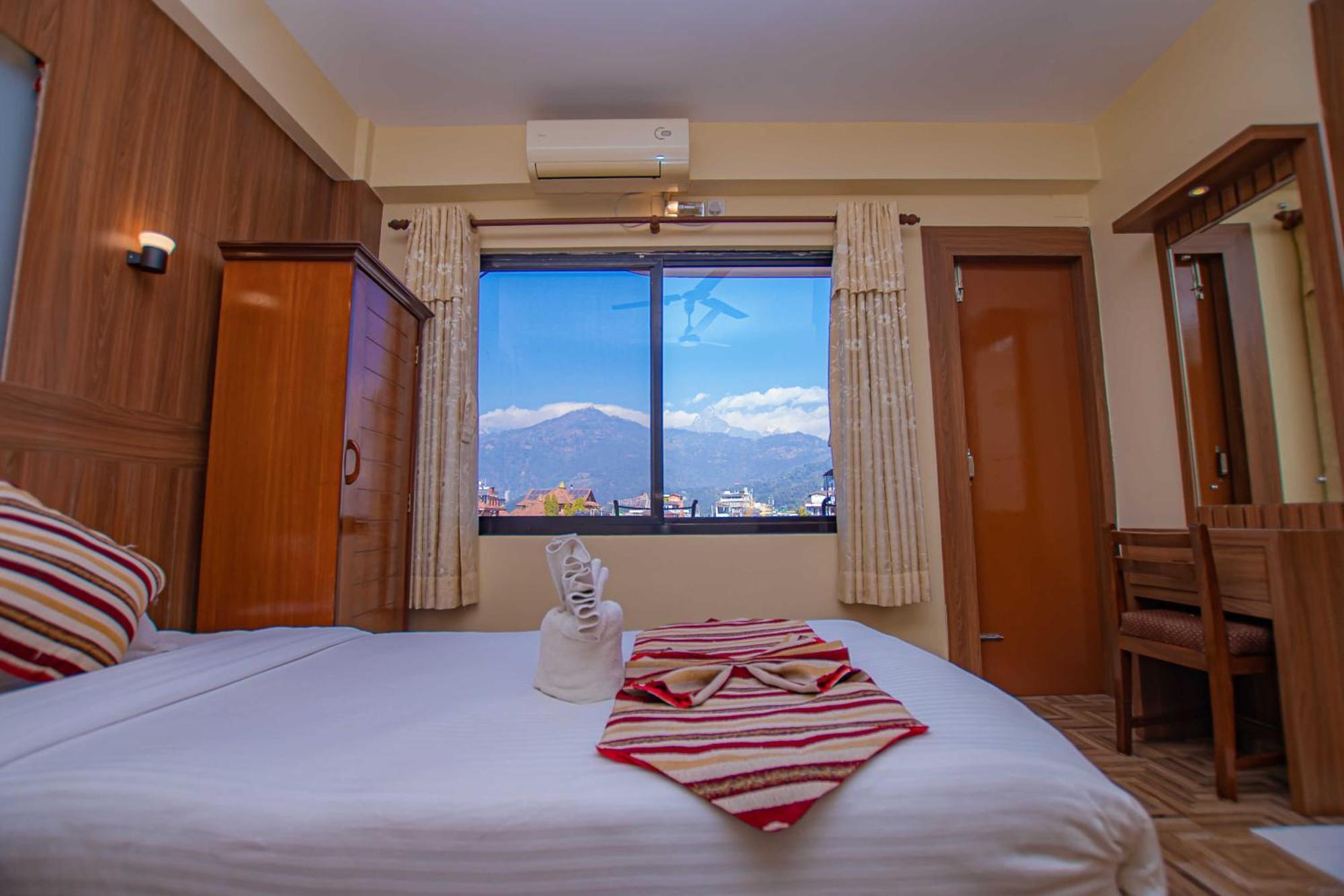Hotel Crystal Palace Pokhara Eksteriør billede