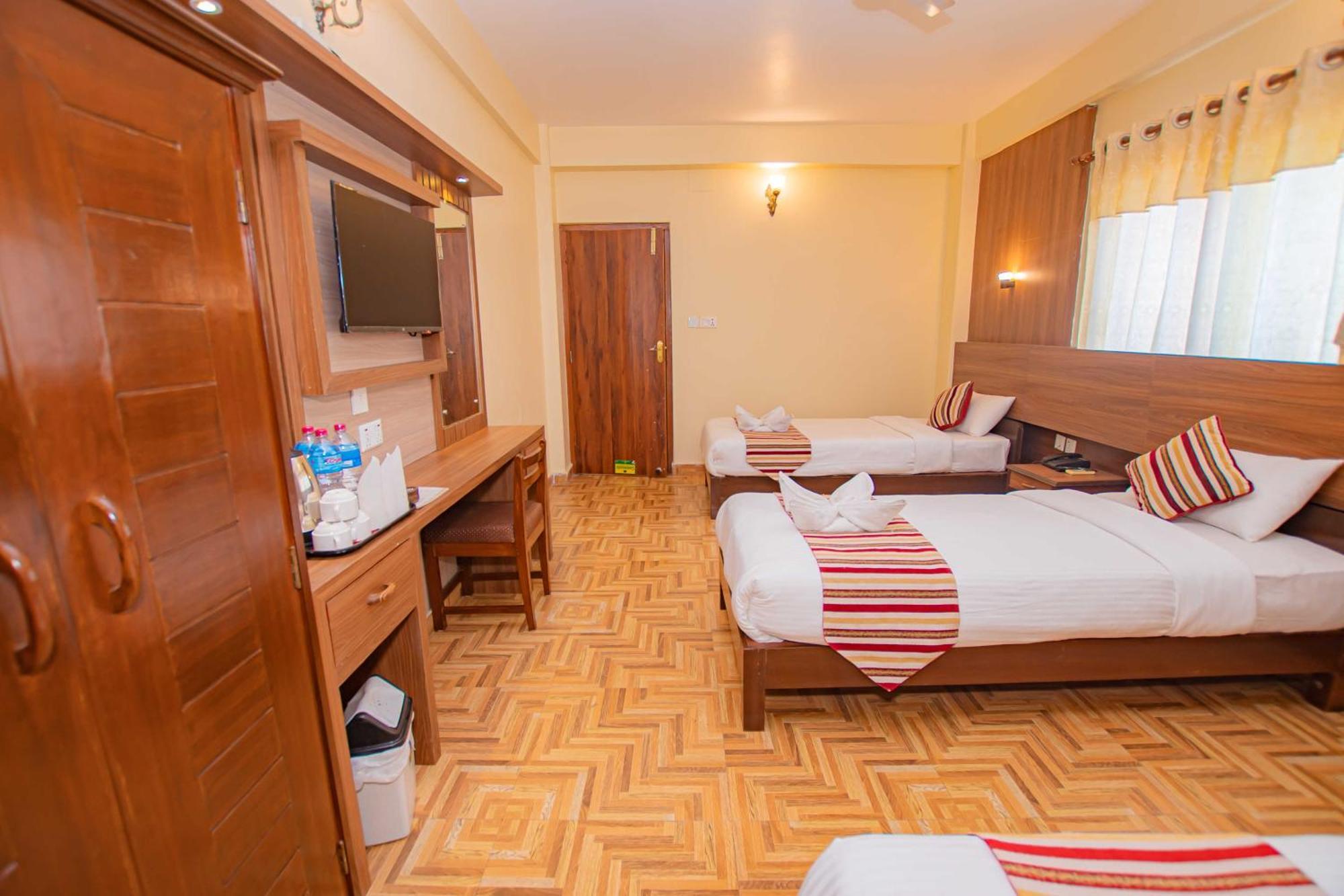 Hotel Crystal Palace Pokhara Eksteriør billede