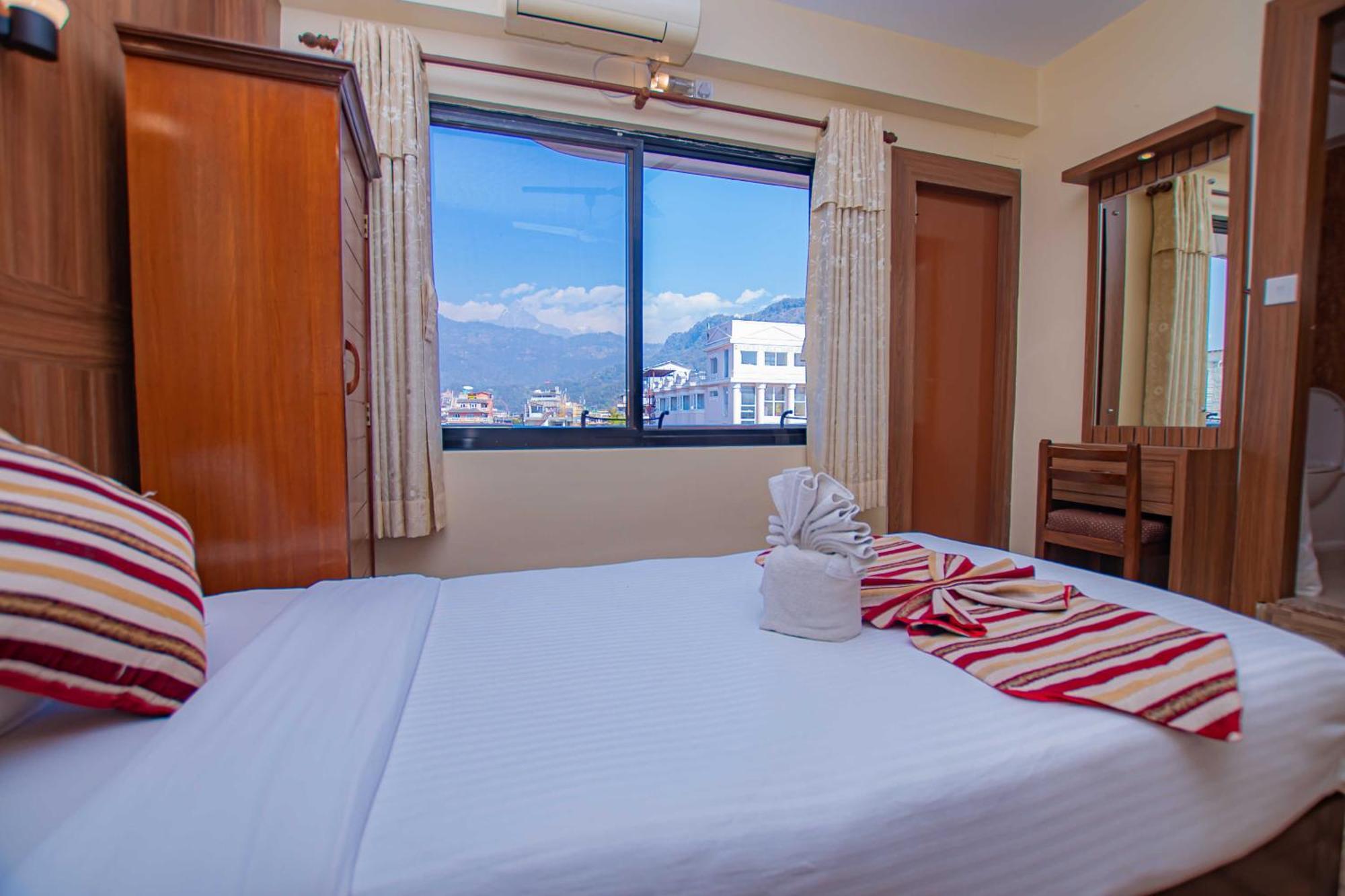 Hotel Crystal Palace Pokhara Eksteriør billede