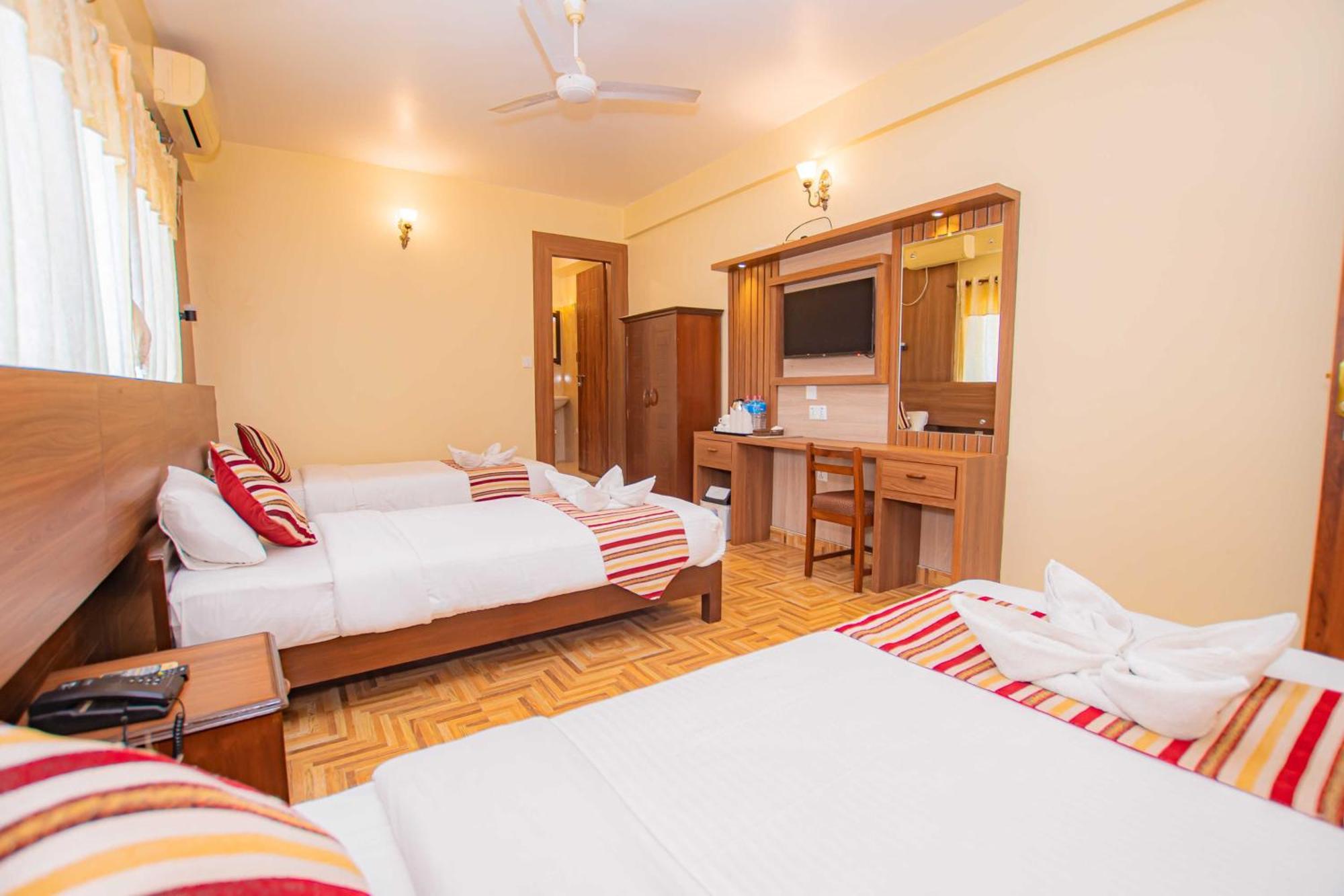 Hotel Crystal Palace Pokhara Eksteriør billede