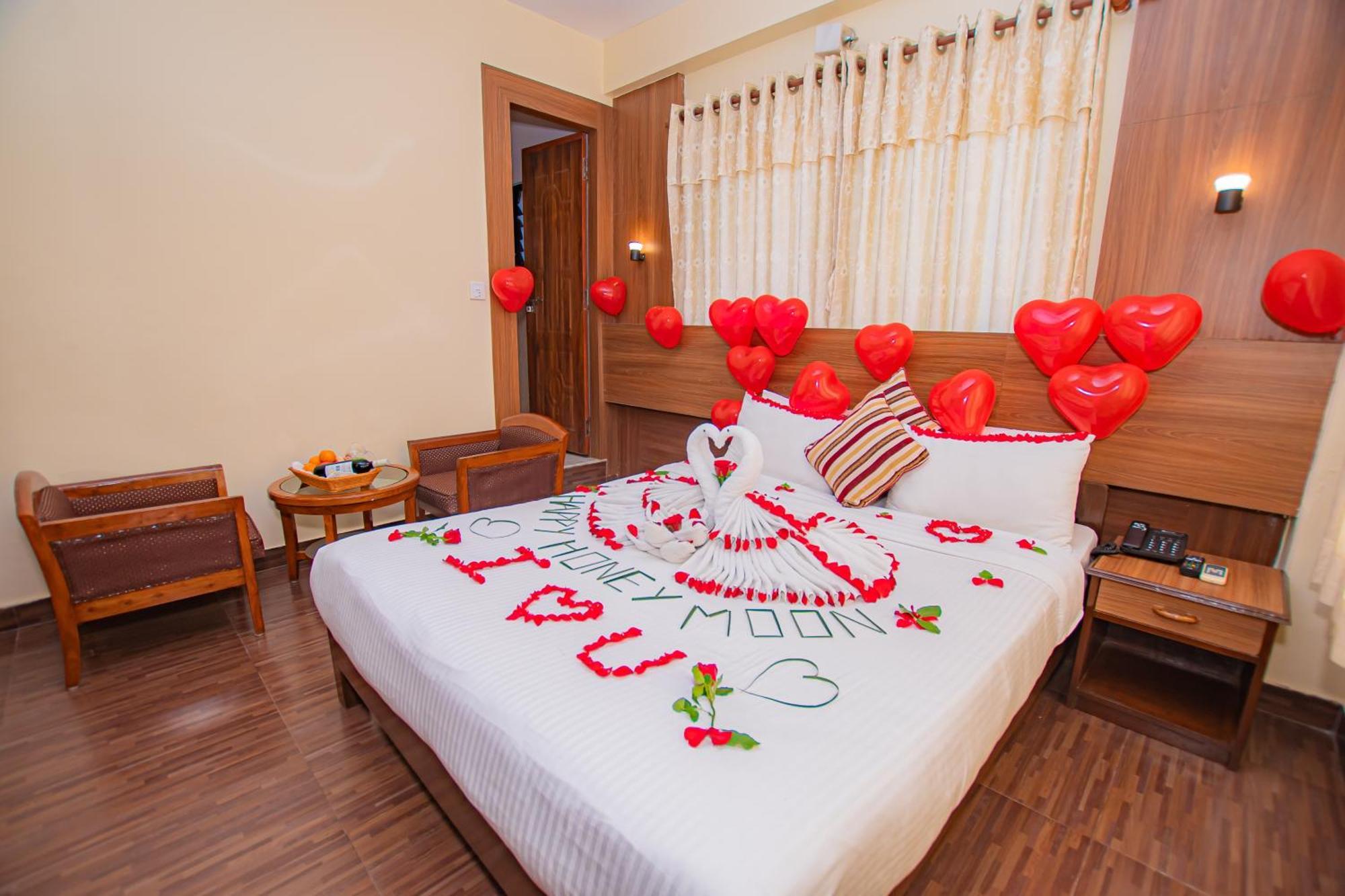 Hotel Crystal Palace Pokhara Eksteriør billede
