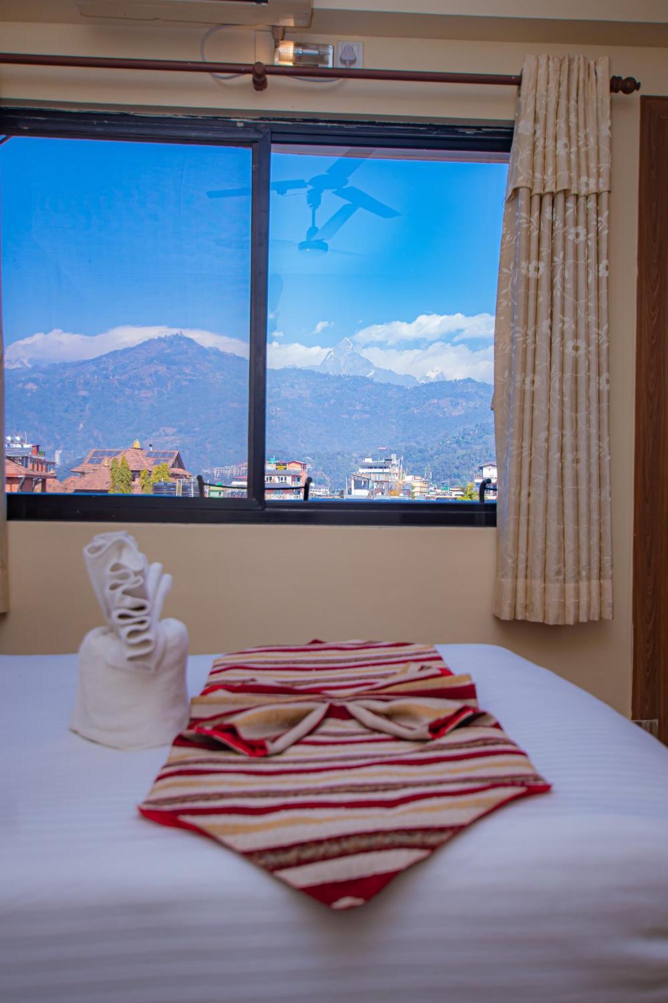 Hotel Crystal Palace Pokhara Eksteriør billede