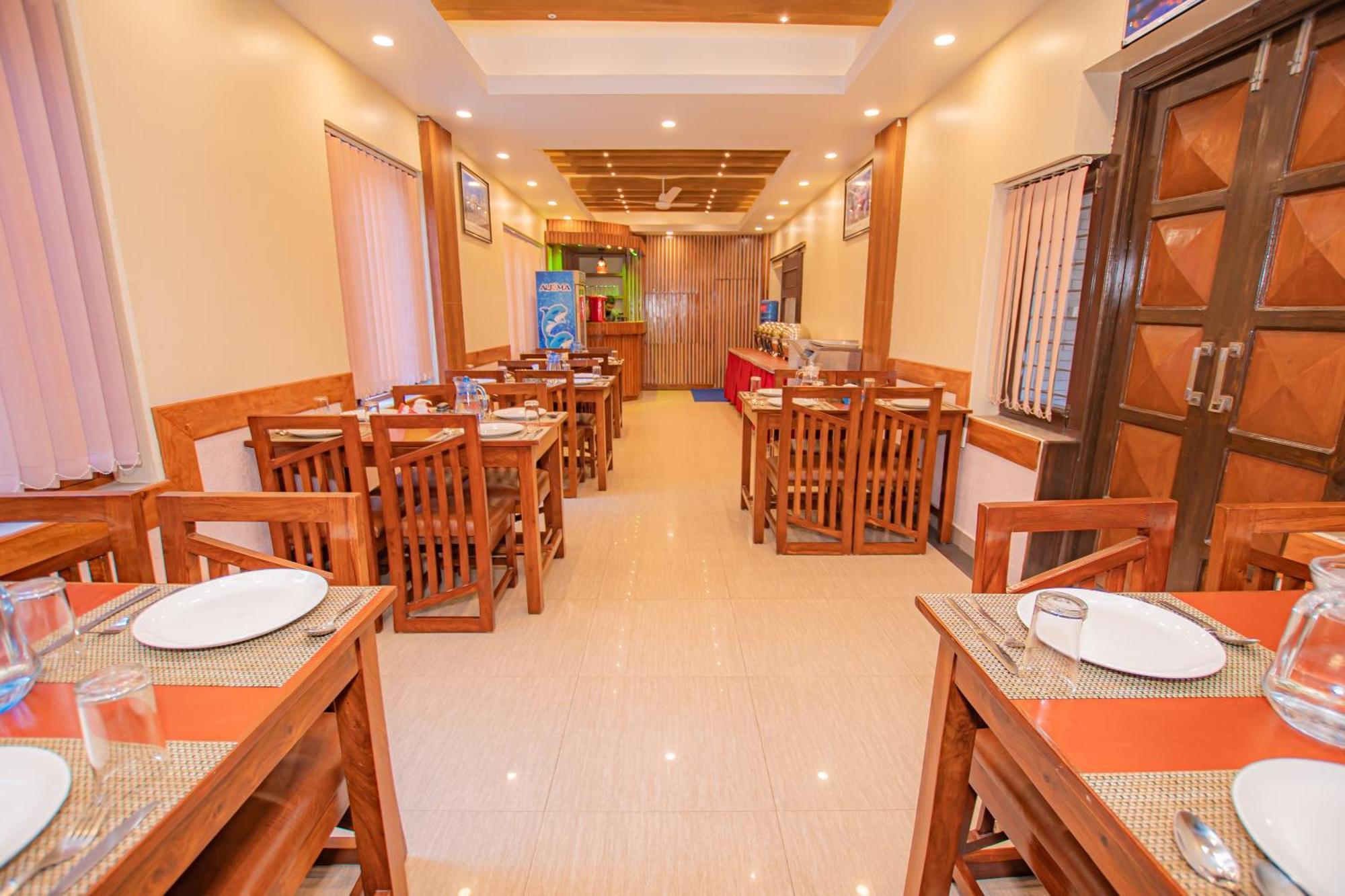 Hotel Crystal Palace Pokhara Eksteriør billede