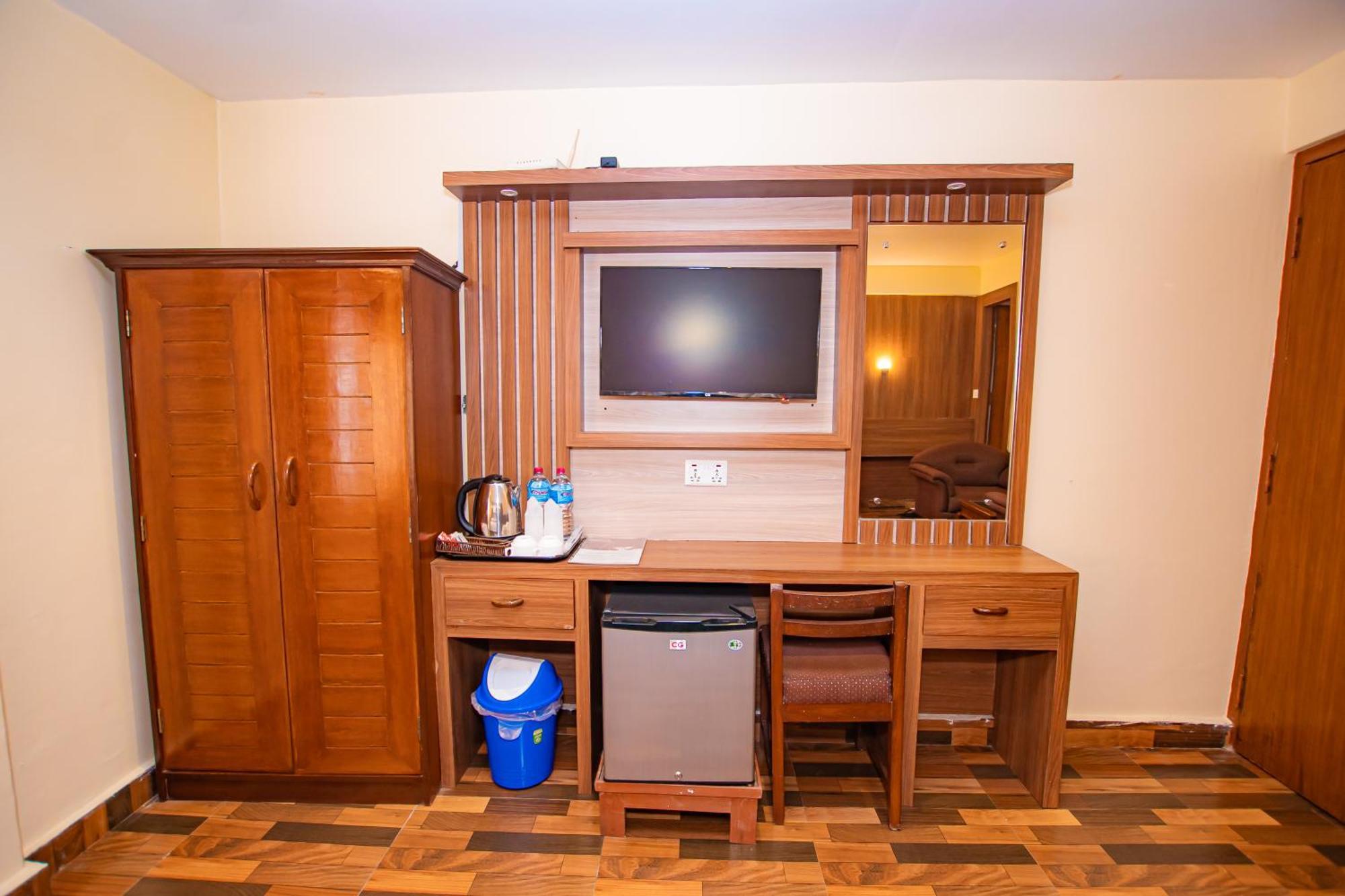 Hotel Crystal Palace Pokhara Eksteriør billede
