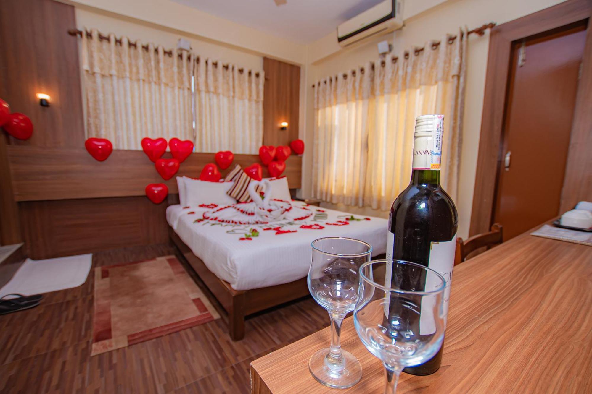 Hotel Crystal Palace Pokhara Eksteriør billede