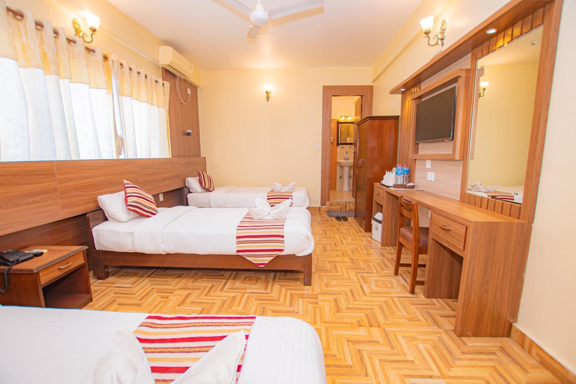 Hotel Crystal Palace Pokhara Eksteriør billede
