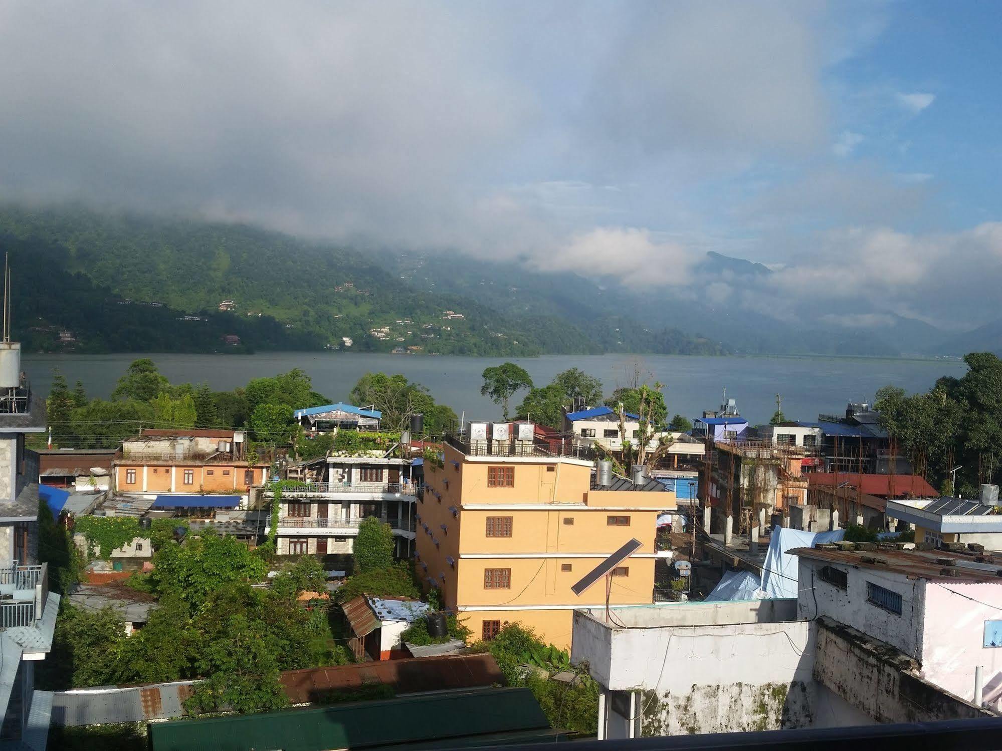Hotel Crystal Palace Pokhara Eksteriør billede